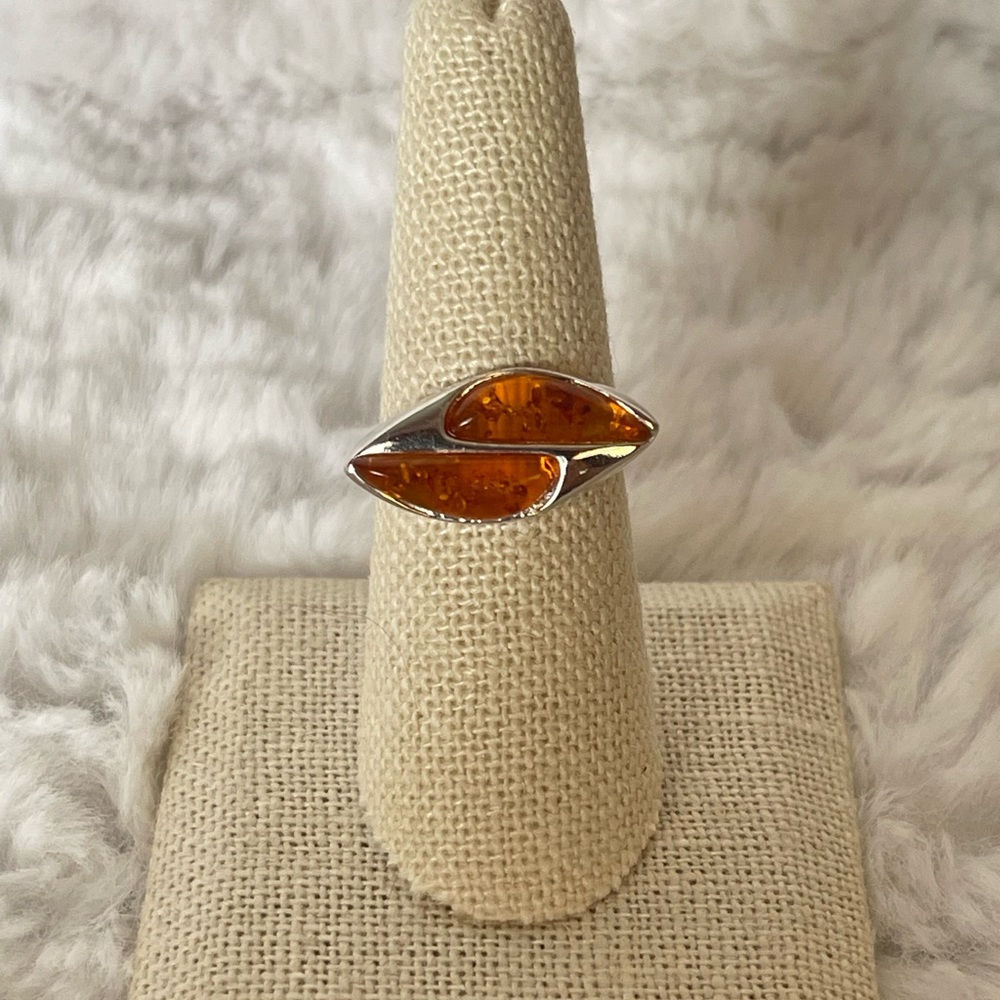 Unique bypass amber ring, sterling silver, size 8 - Picture 11 of 13